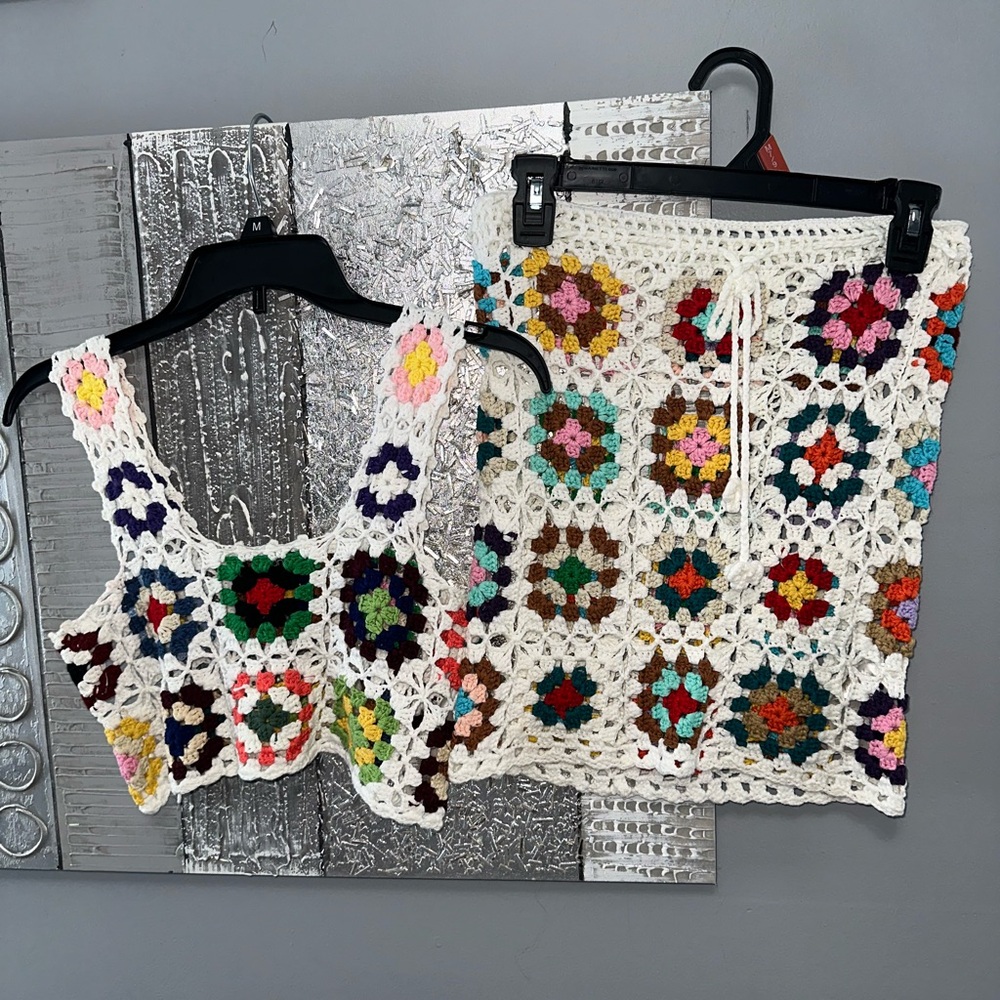 CROCHET PATCHWORK TOP & SKIRT
BEACH TWO-PIECE